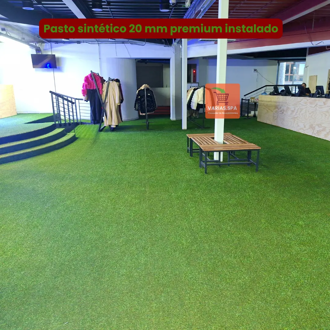 Pasto Sintético 20mm - Línea Premium - En una sala de ventas