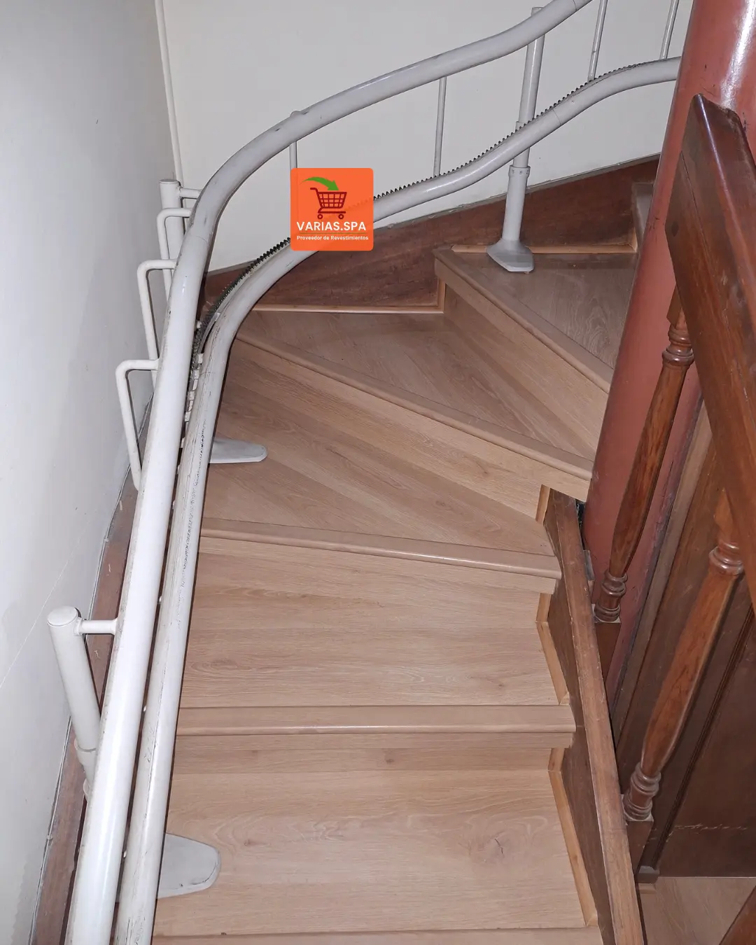Piso Flotante Color Berlin – 8mm – AC4 – Línea Dortmund - En la escalera
