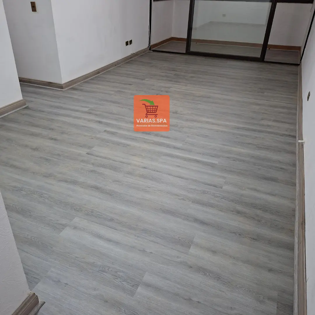 instalación de Piso Vinílico SPC Color Gris – 5mm